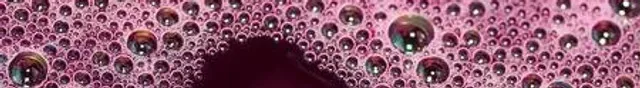 70732535-bubbles-on-a-red-wine-in-the-pr